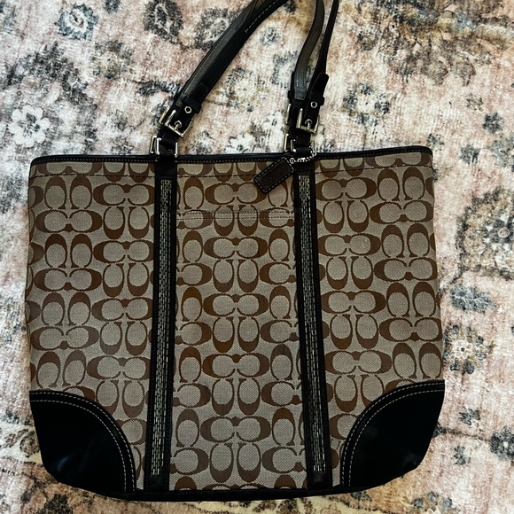 COACH shoulder tote - Picture 2 of 7